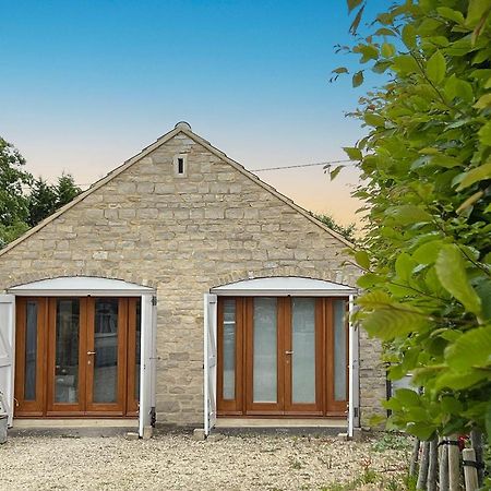 Апартаменты Whitley Old Garage Экстерьер фото